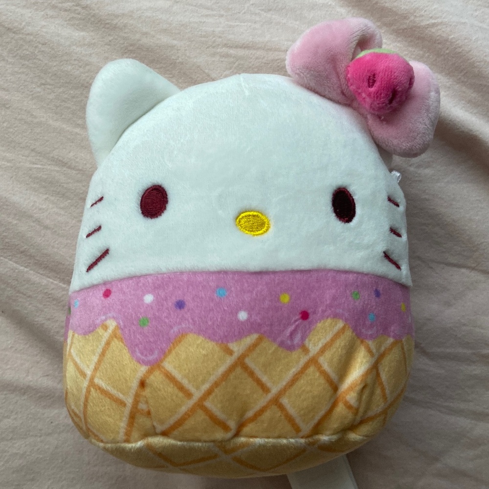 Cute HELLO KITTY icecream plushie strawberry